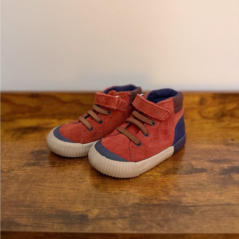 Stride Rite Dune Sneakers